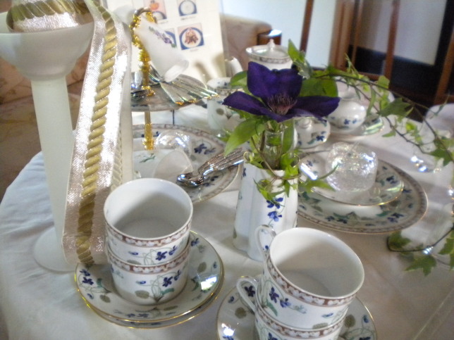 茶器とクレマチス花画像